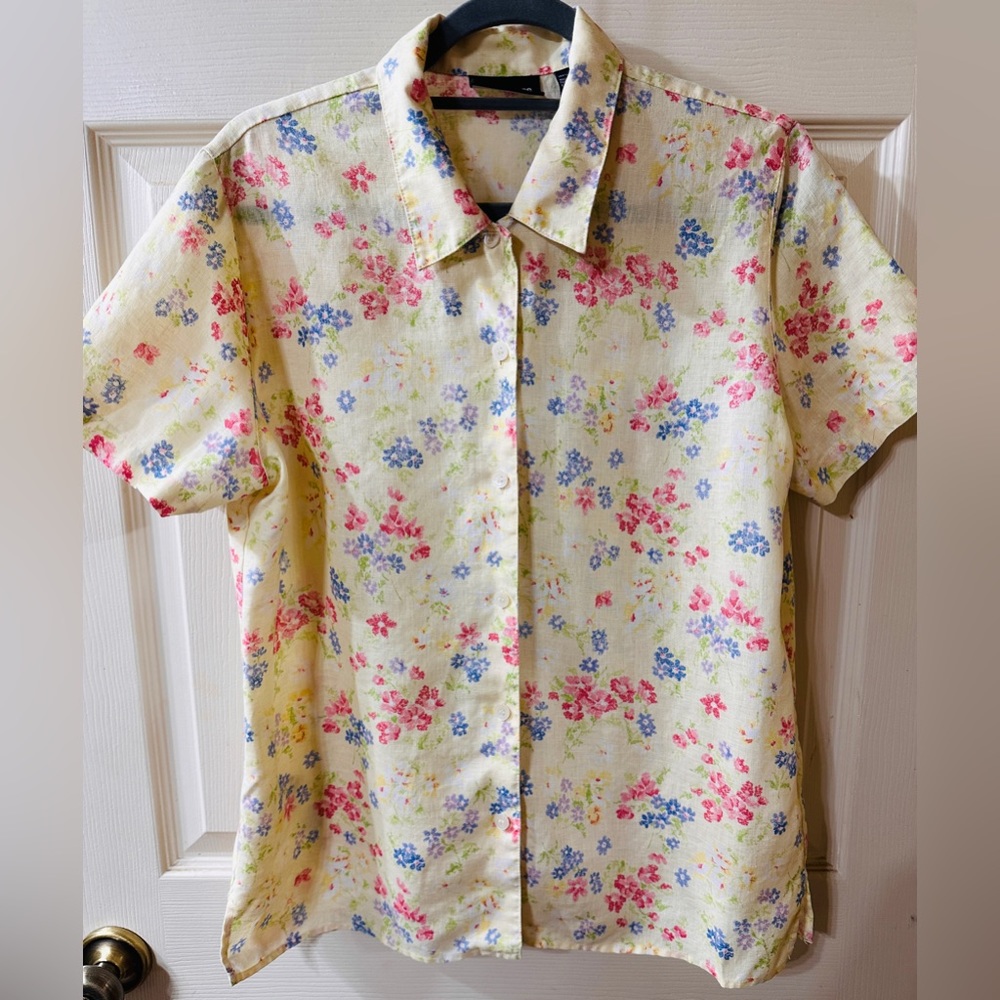 LIZ CLAIBORNE Featherlight Top M 100% Linen Butter Yellow Floral Side Slit Blous